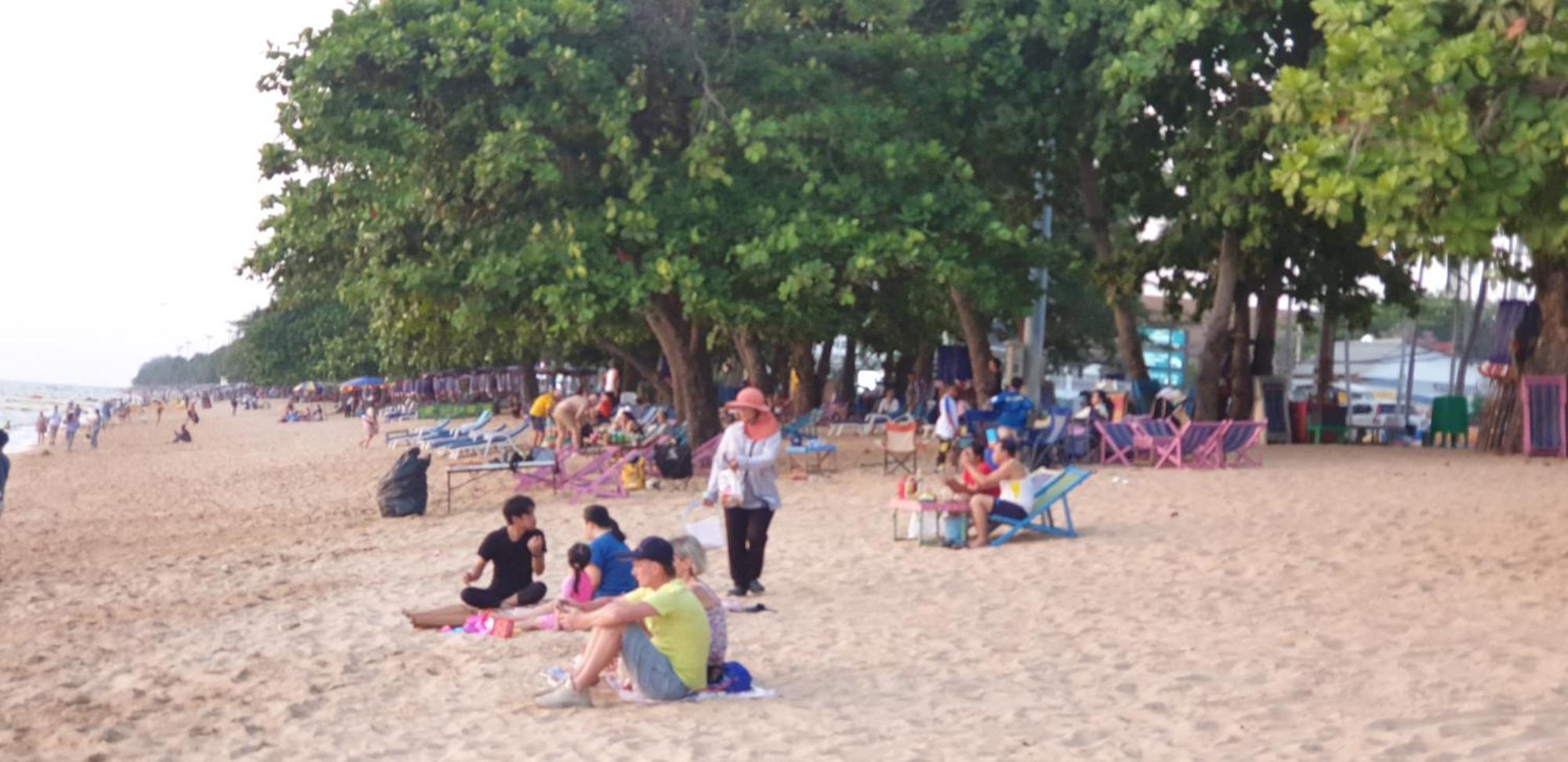 Dusit Grand Condo View Pantai Jomtien Bagian luar foto