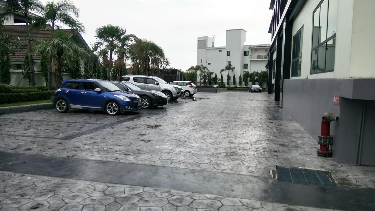 Dusit Grand Condo View Pantai Jomtien Bagian luar foto