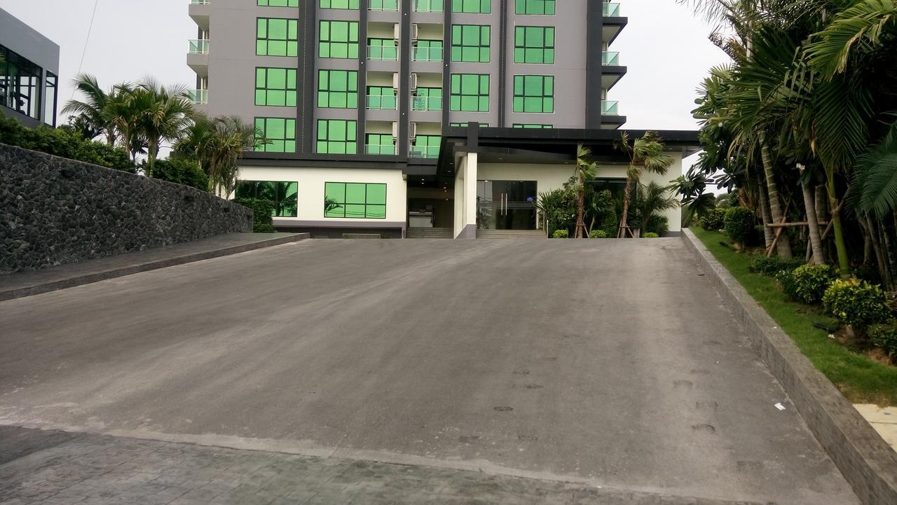 Dusit Grand Condo View Pantai Jomtien Bagian luar foto