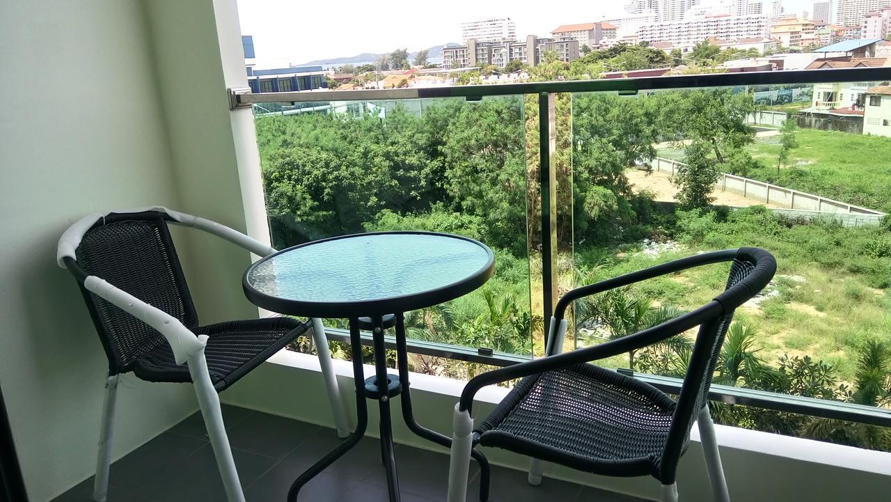 Dusit Grand Condo View Pantai Jomtien Bagian luar foto